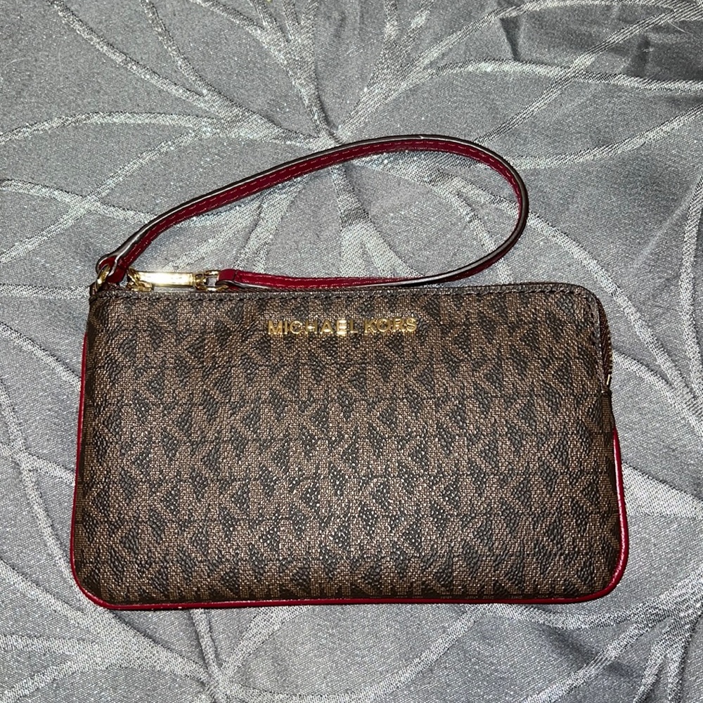 Michael Kors Jet Setter Wristlet